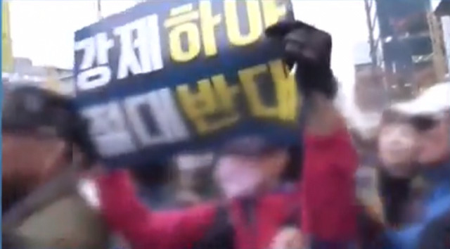  박사모의 jtbc 취재진 기물 파손 상황 | 인스티즈