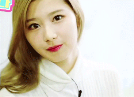 남자들이 전형적으로 좋아할만한 상냥한 여자같은 트와이스 멤버.gif | 인스티즈