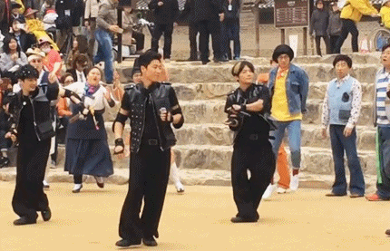 [무한도전] 토토가2 젝스키스 민속촌공연에서 남모르게 바빴던 광희.gif | 인스티즈