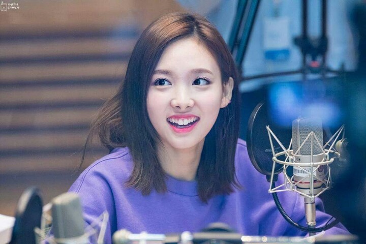 나를 쳐다보는 나연이 | 인스티즈