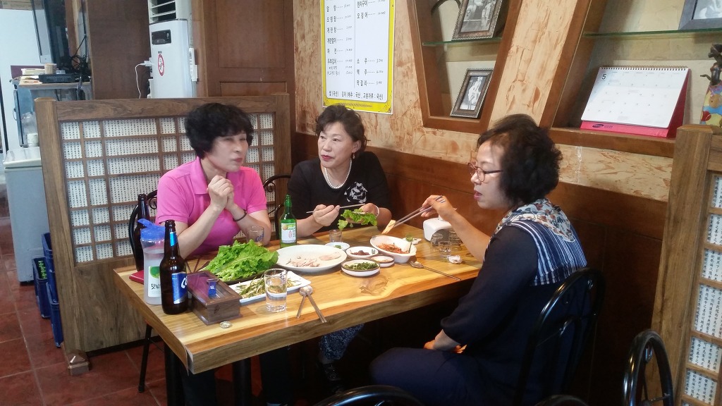 황금 돼지 포차 이미지