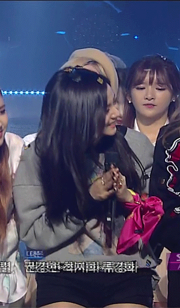 오늘자 블랙핑크 지수.gif | 인스티즈