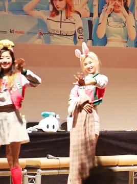 자기앞가림도 못하는데 남챙기는 사나.gif | 인스티즈
