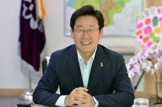19대 대통령 이니의 친구들을 소개할게요 jpg | 인스티즈