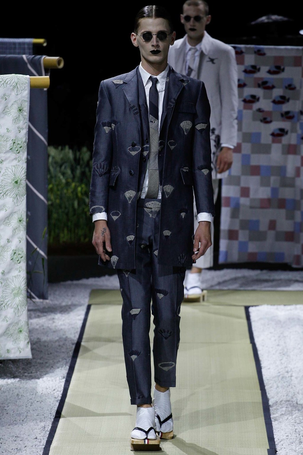 일본풍의 톰브라운 SS16 (데이터주의) | 인스티즈