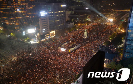 광화문광장 가득 메운 촛불.jpg | 인스티즈