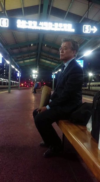 문재인하면 떠오르는 상징적인 사진들.jpg | 인스티즈