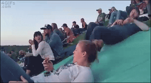 뭔가 귀여운 외국남자들의 여자 관심받는법.gif | 인스티즈