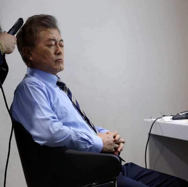 메이크업받는 대통령님.jpg | 인스티즈
