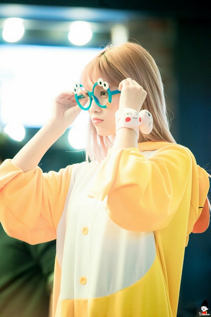 [트와이스] 쿠키몬스터 안경을 쓴 모모 | 인스티즈