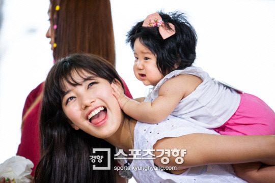 이런 모습 보면 성격 좋은거 같다고 생각하게 되는 연예인 행동 | 인스티즈