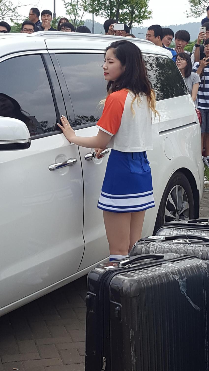 시트콤찍는 트와이스 다현이랑 사나 | 인스티즈