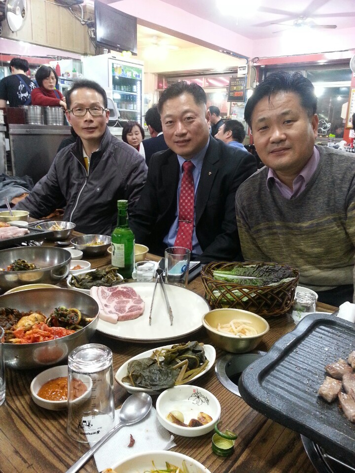 황소야돼지야 이미지