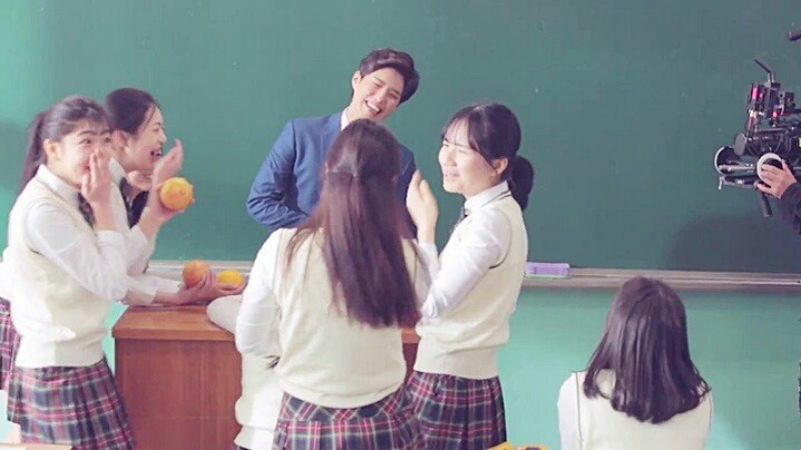 박보검이랑 촬영 중에 뜬끔 고백한 여고생.gif | 인스티즈