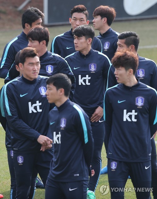 오늘자 굳은 표정으로 회복 훈련하는 축구대표팀 | 인스티즈