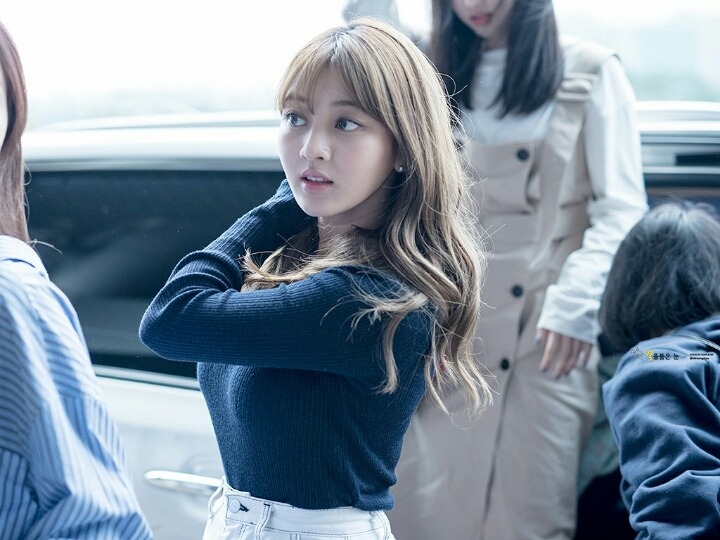 [트와이스] 팬한테 따봉 받고 웃는 지효 | 인스티즈