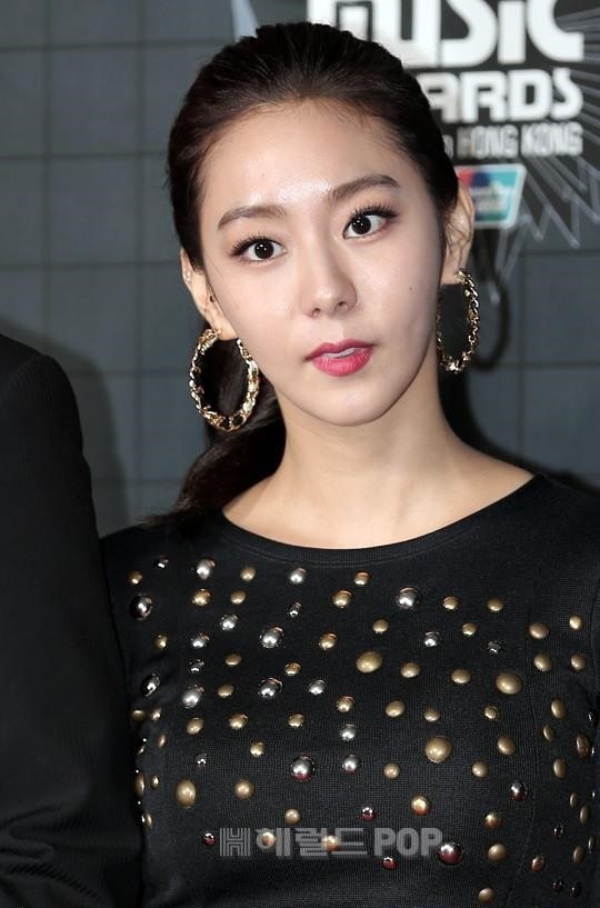 얼굴형이 완전히 변한 어제자 유이.jpg | 인스티즈