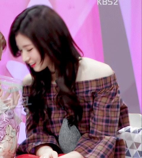 [트와이스] 안녕하세요에서 여성스러운 사나 | 인스티즈