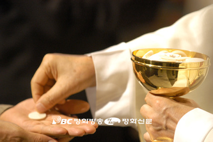 외국 성당에서 사용하기도 한다는 소포장 영성체 | 인스티즈