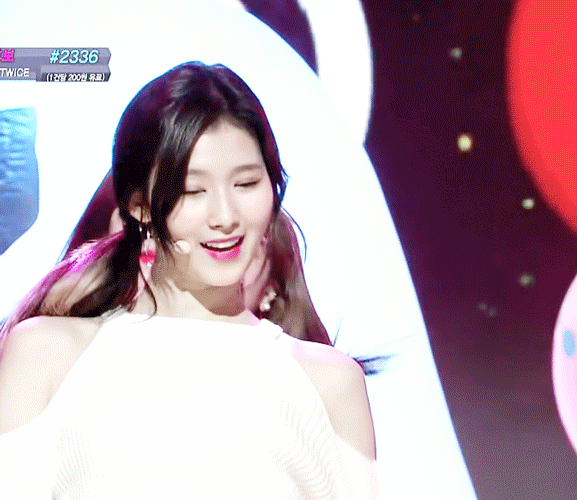 [트와이스] 브러쉬가 간지러운 사나.gif | 인스티즈