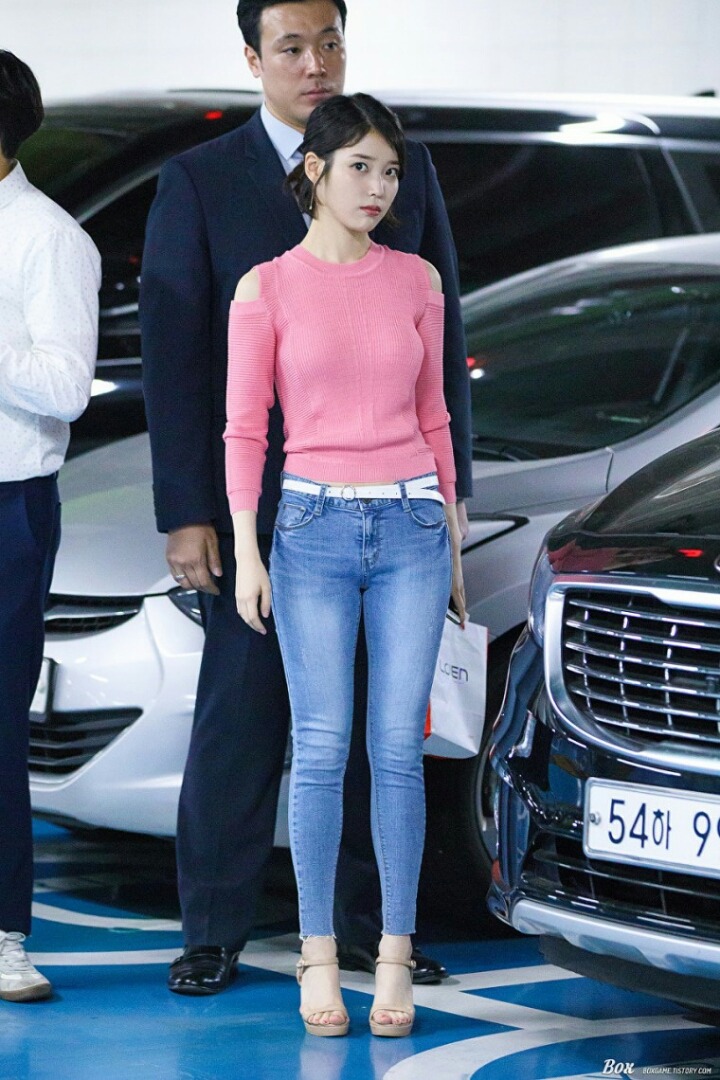 아이유 청바지 핏ㄷㄷㄷ | 인스티즈