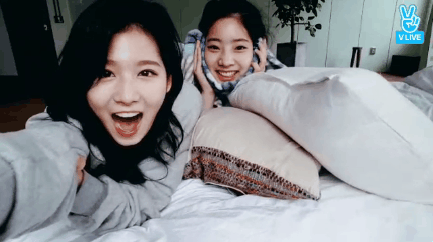자다일어나서 방송하는 다현이 | 인스티즈