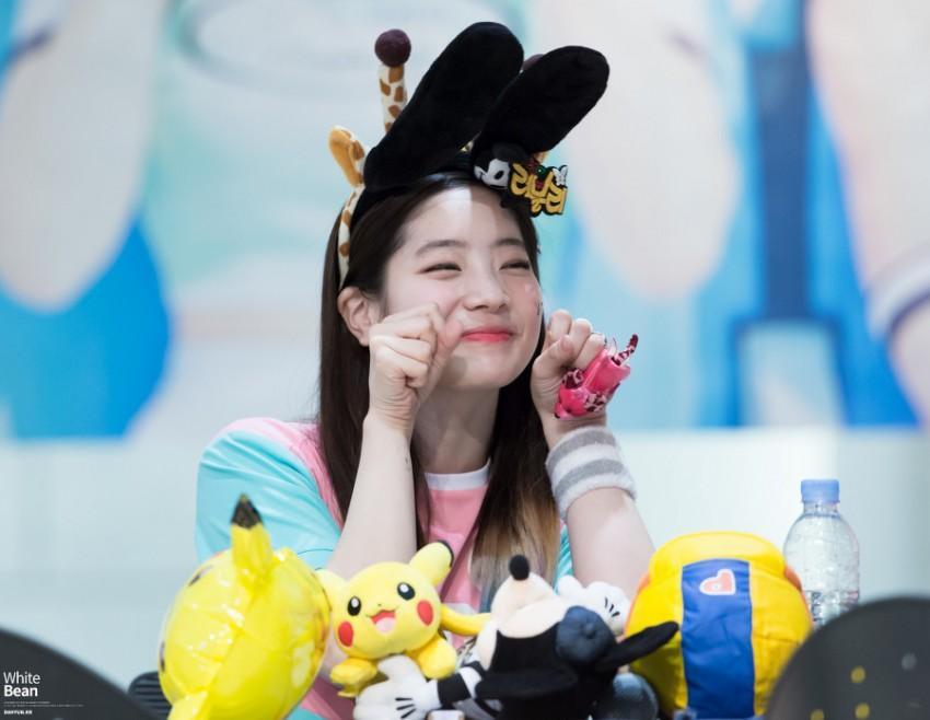 [트와이스] 피부가 두부처럼 하얀 둡둡 다현 짤들.jpg | 인스티즈