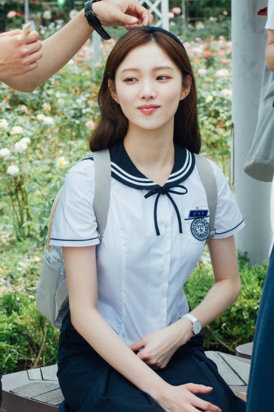 교복 입은 이성경 | 인스티즈