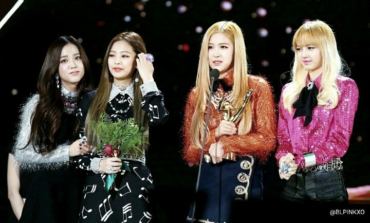 여초에서 예뻐서 난리난 신인 걸그룹 의상ㄷㄷㄷ | 인스티즈