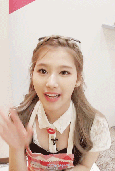 매일 헤어스타일이 바뀌는 트와이스 사나.jpg | 인스티즈