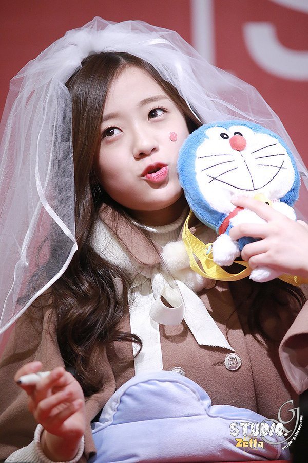 아육대 10시가 되자 강제퇴근한 에이프릴 01년생 막내.jpg | 인스티즈