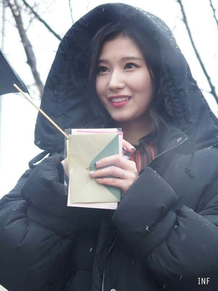 오늘자 사나 나연 | 인스티즈