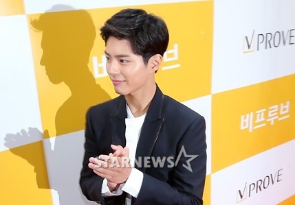 박보검 오늘자 명동에서 기사 사진.jpg | 인스티즈
