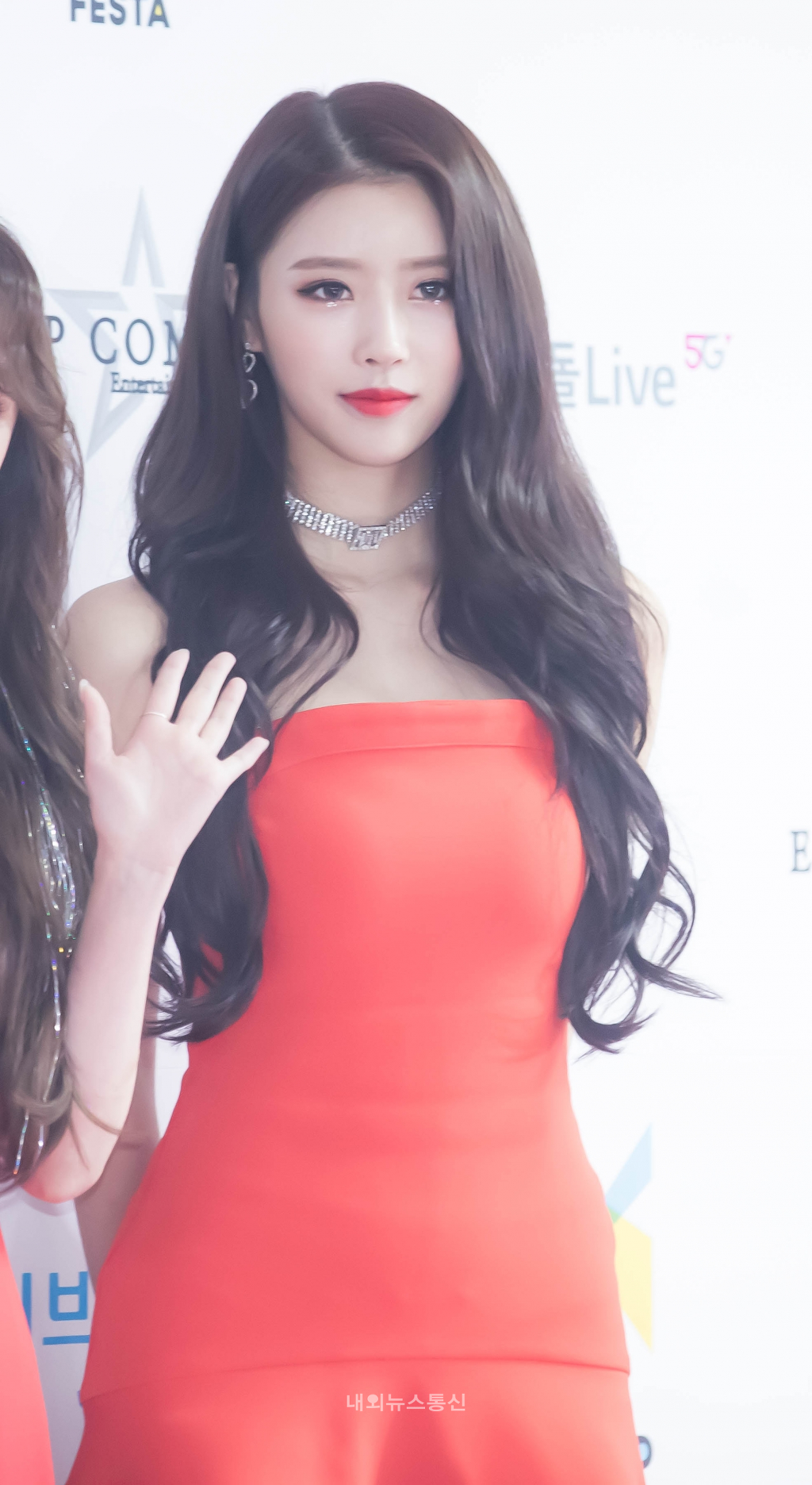 본인들이 러블리즈의 미인이라고 주장하는 멤버 2명.gif | 인스티즈