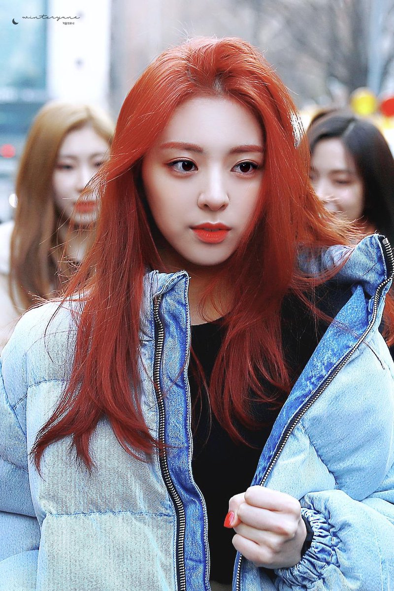 빨간머리가 잘어울리는 ITZY 유나.jpgif | 인스티즈