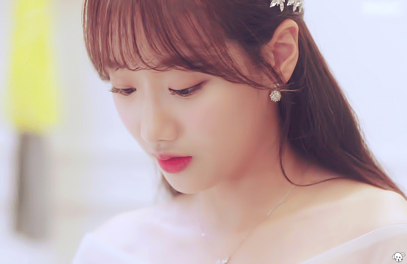 오늘 인가 mc 데뷔한 에이프릴 나은이(+어하루 드레스 나은) | 인스티즈