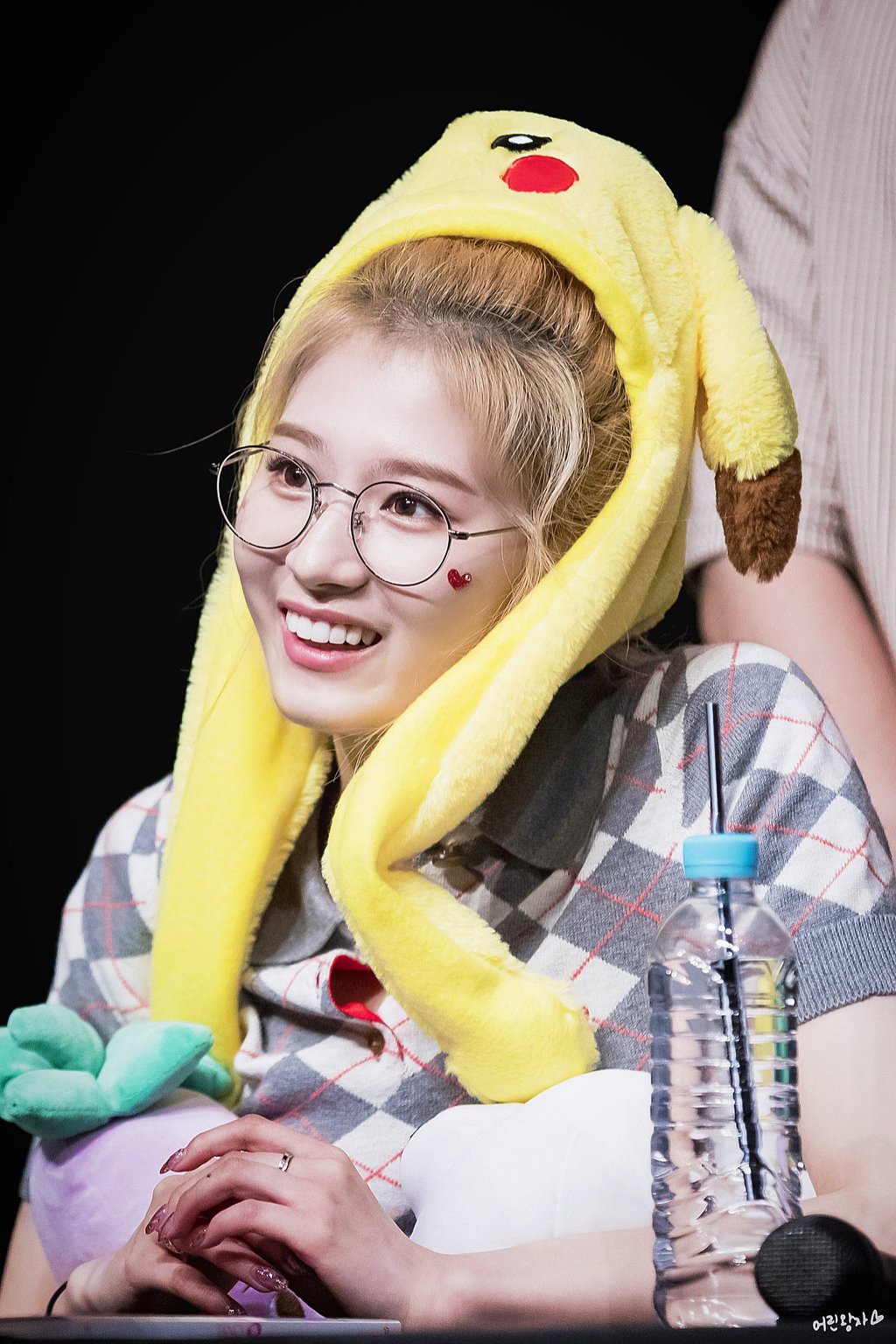 오늘이 생일인 트와이스 사나.jpgif (335장) | 인스티즈