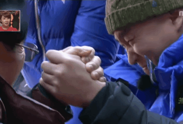 이기면 안될거같은 팔씨름.gif | 인스티즈