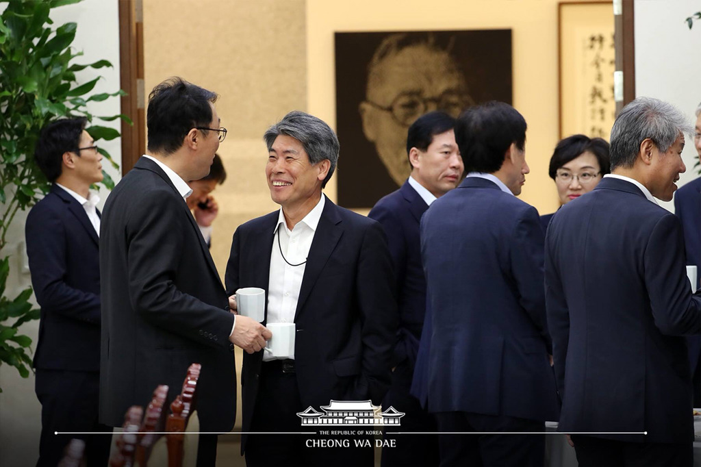 "눈 내린 벌판을 어지러이 걷지 마라” 청와대에 걸린 글귀.jpg | 인스티즈