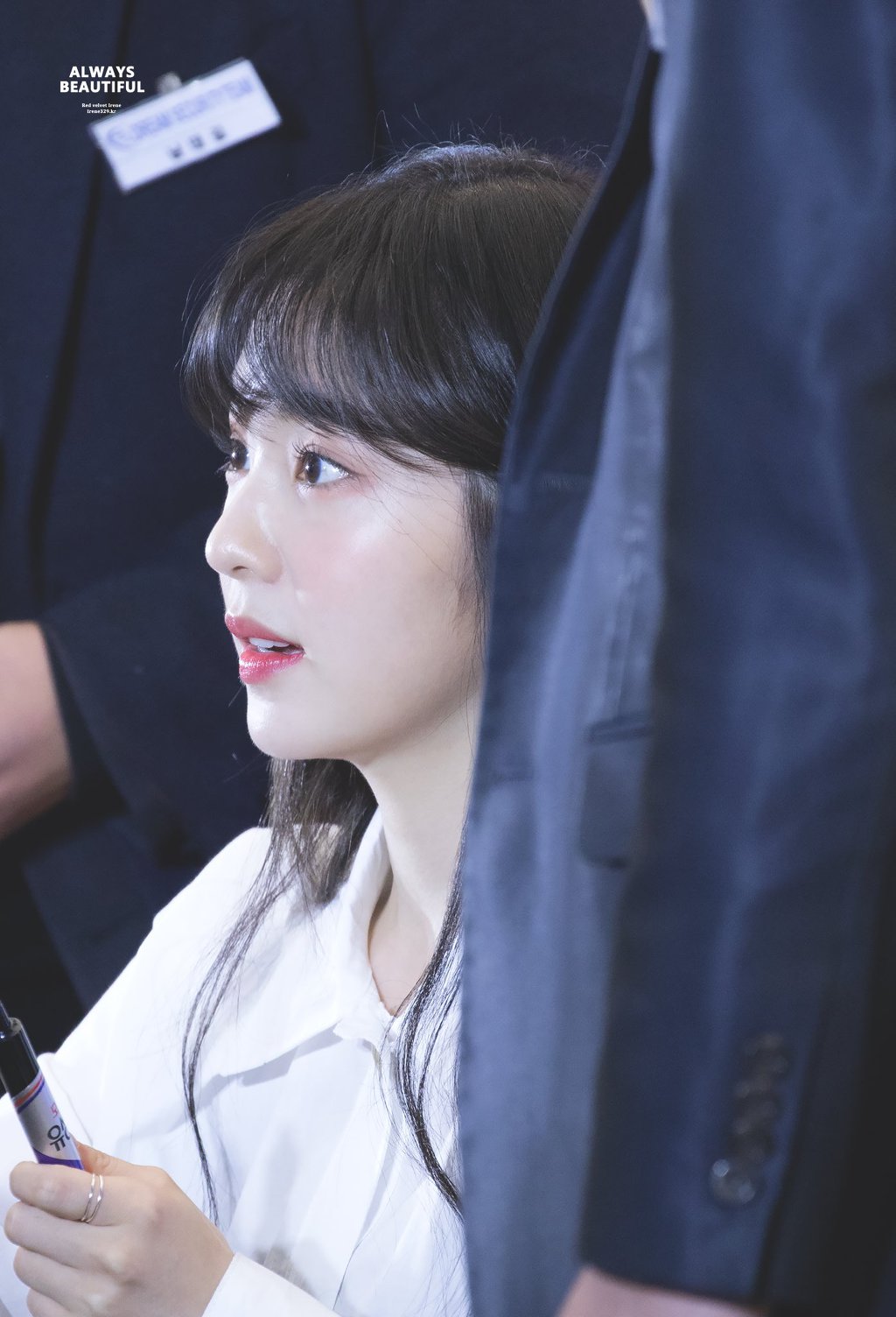 가오나시를 보고 당황한 아이린.gif | 인스티즈