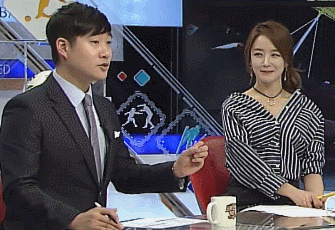 개잘생긴 남자를 바라보는 여자들의 표정.gif | 인스티즈