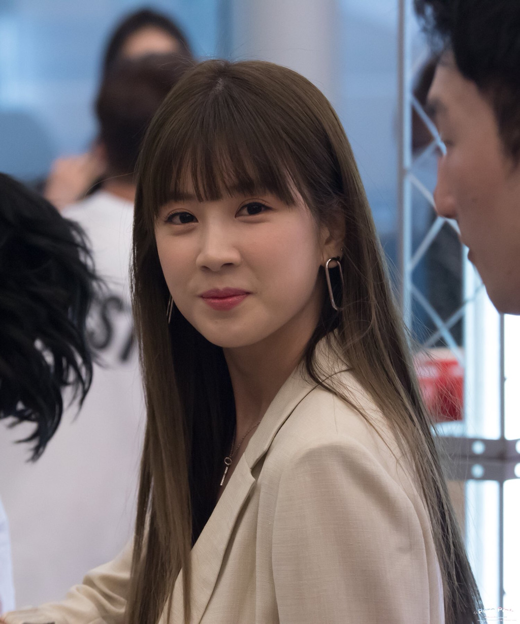 [에이핑크] 습한 날씨로 고통받고 있어서 박초롱 | 인스티즈