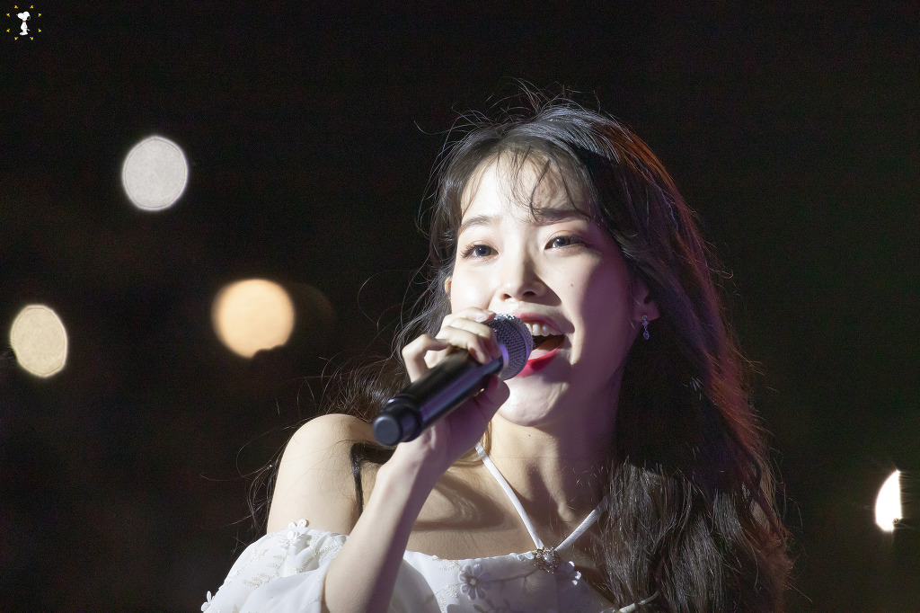 190517 아이유 dlwlrma - 금요일에 만나요 + 삐삐 + 봄 사랑 벚꽃 말고 + 너의 의미 + 좋은 날+ 레옹 + 팔레트 + 밤편지 연세대 아카라카 | 인스티즈