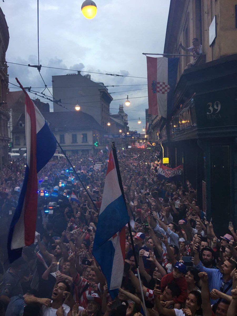 금의환향 한 크로아티아 대표팀 (at 자그레브).jpg | 인스티즈