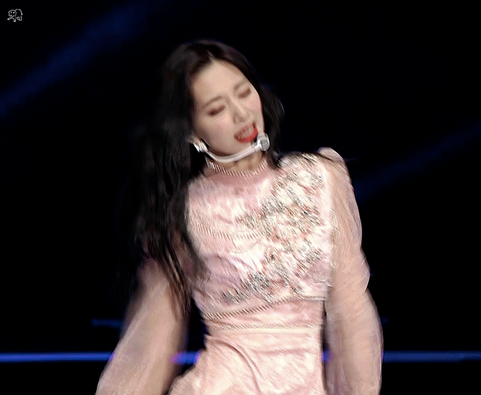 어제 골든디스크어워즈 트와이스 쯔위의 미모ㄷㄷㄷ.jpgif | 인스티즈