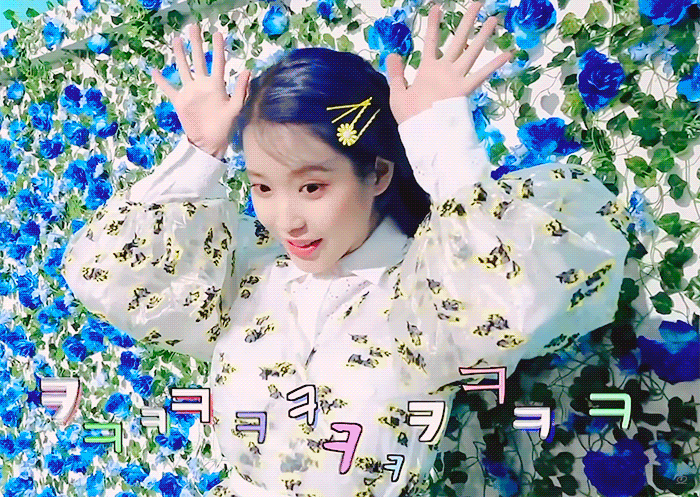 아이유 블루밍 뮤비 비하인드.gif | 인스티즈