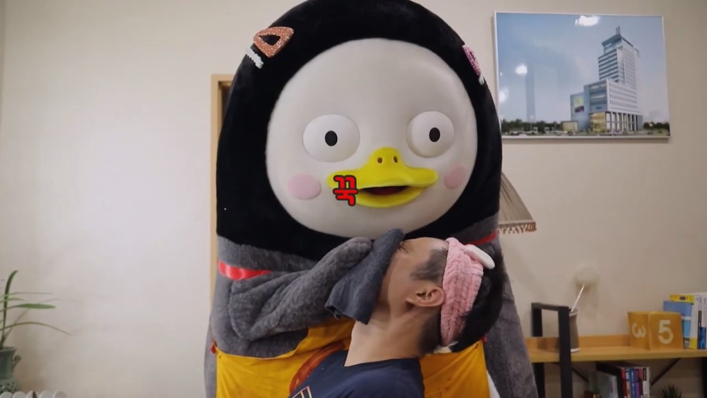 [펭수] 펭수가 직접 제작진들에게 힐링선물하는 EBS 복지 클래스 | 인스티즈