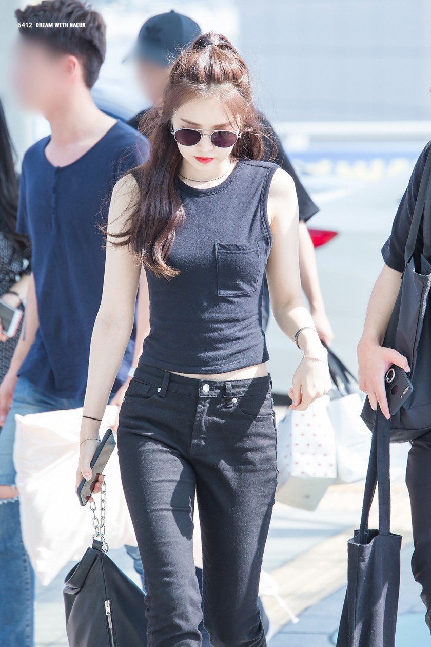 인천공항에서 출국하는 손나은.jpg | 인스티즈