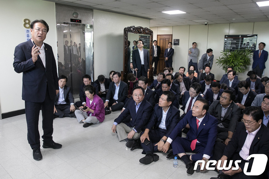 ??? : 자유한국당 이정도면 합리적인 보이콧 아니니?? | 인스티즈