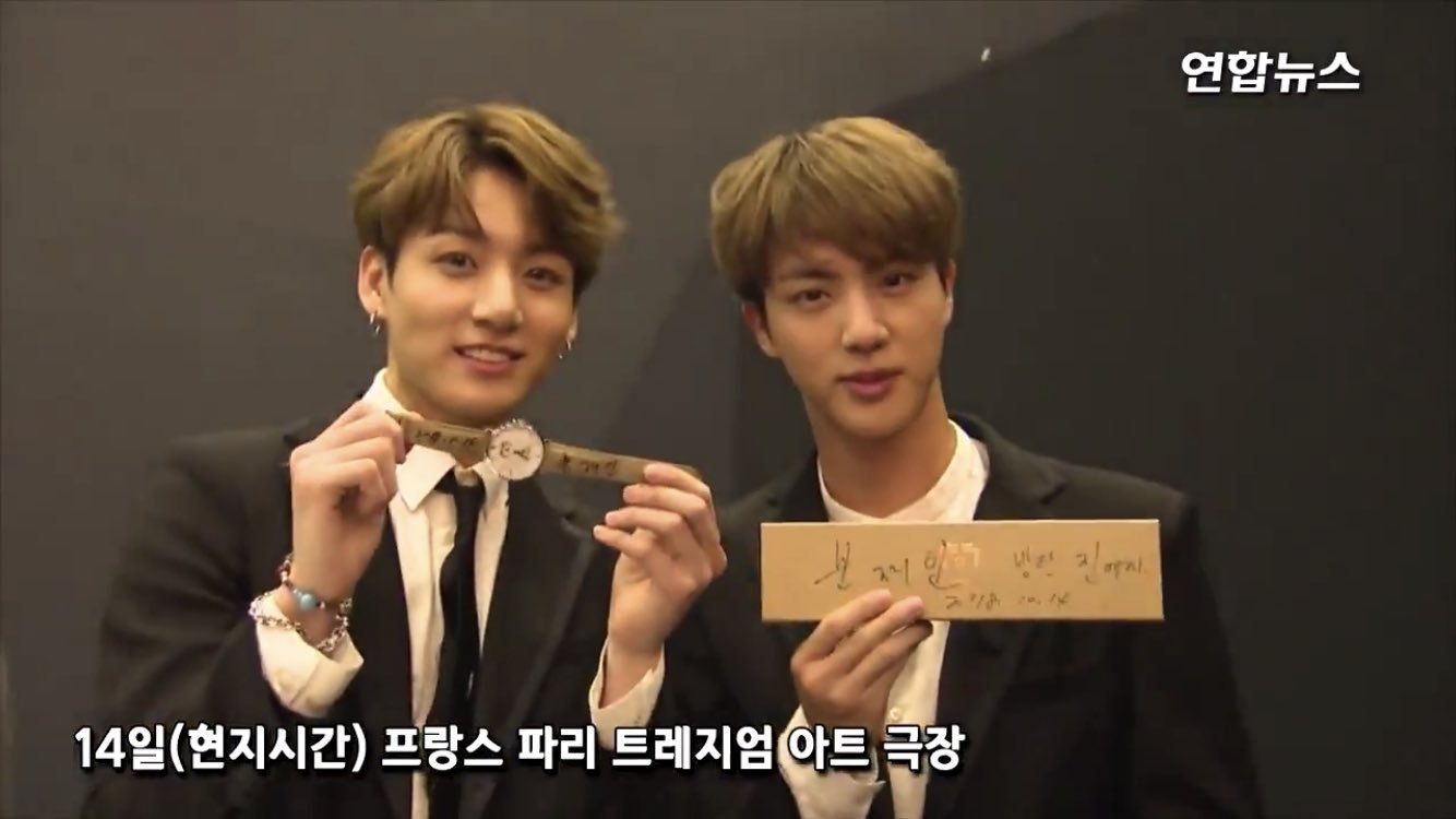 가슴팍에서 싸인펜 꺼내서 문재인 대통령님 싸인받는 방탄소년단 진 ㅋㅋㅋㅋㅋㅋ | 인스티즈
